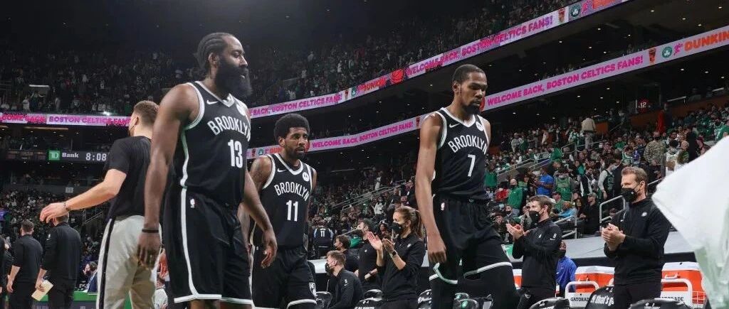 超鬼欧文变超神，真三英斗败了“塔奉先”！中投炮回归，拖湖人上天王山！