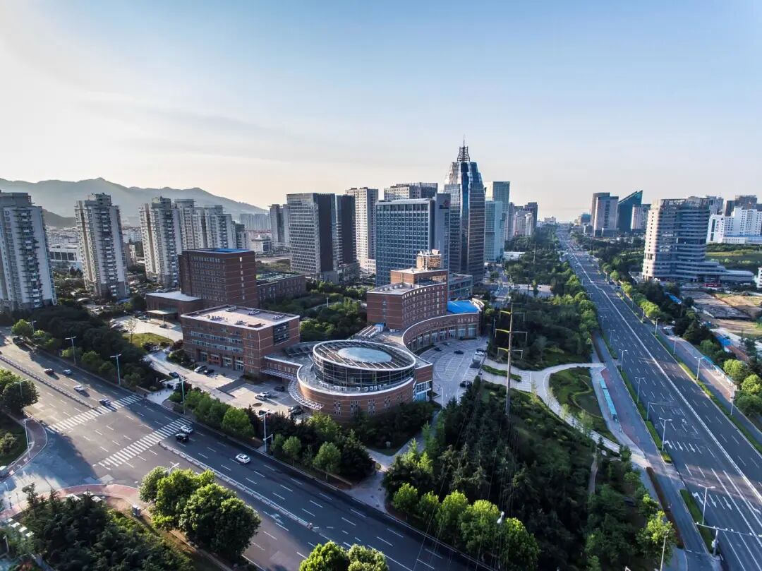 方寸小窗口服务大民生青岛市崂山区金家岭街道多措并举打造便民服务