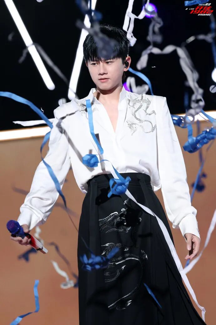 张杰演唱会自报“手机号”，号主被迫关机！张杰工作室发文道歉