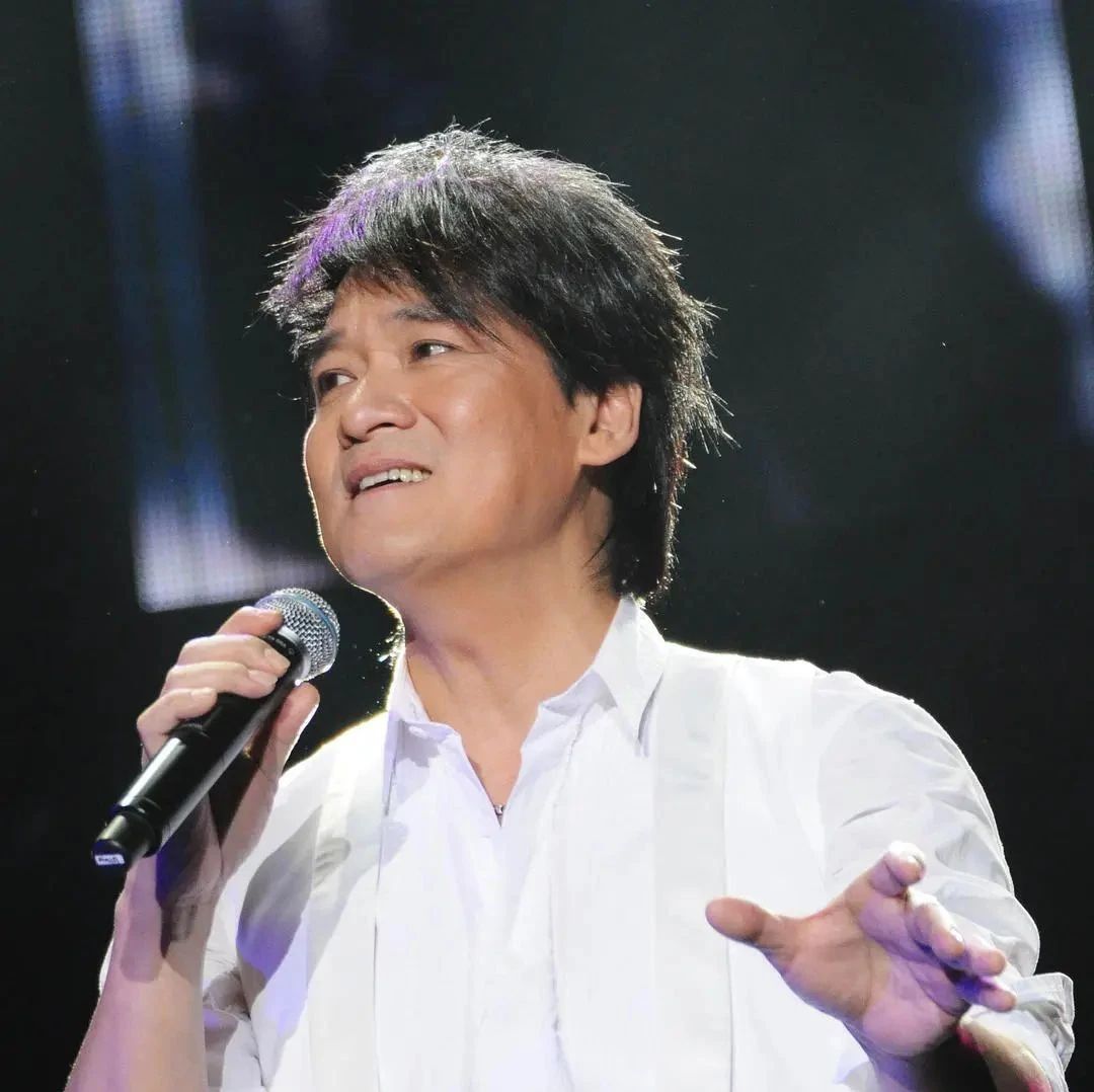 64岁周华健演唱会上自曝“已半退休”:其实早就可以退休,但怕被忘记,没事时唱唱卡拉OK