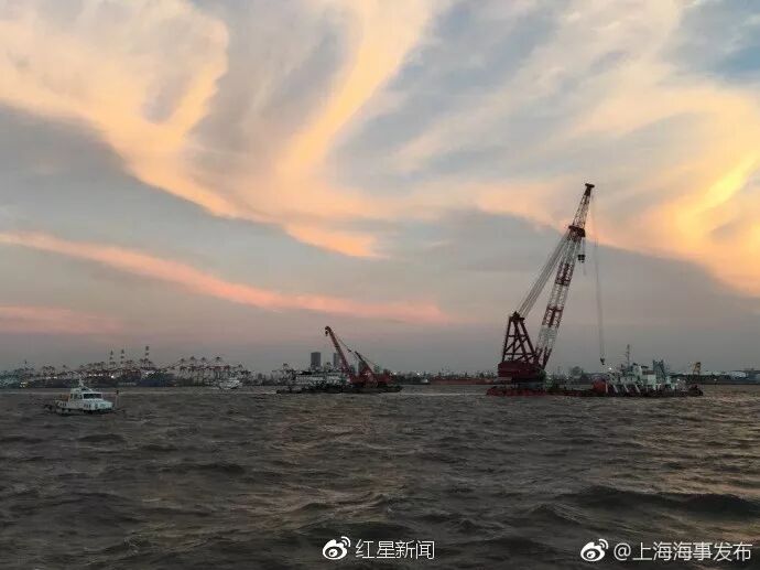 吴淞口沉船7人遇难 幸存者:事发时抓起救生衣就跑