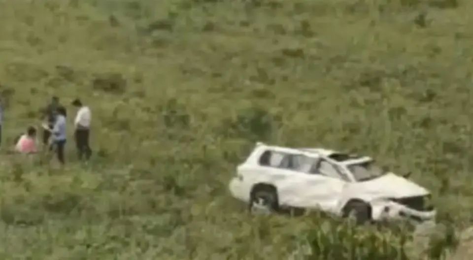 内蒙古车辆侧翻事故致3死4伤 原因待查，救援与善后进行中