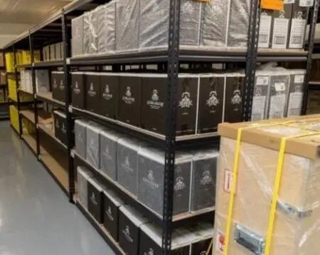 柬埔寨电诈头目陈志资产在新加坡遭冻结，约合8.2亿人民币，还有6处房产、1艘游艇、11辆豪车及多瓶名酒被查封扣押(图3)