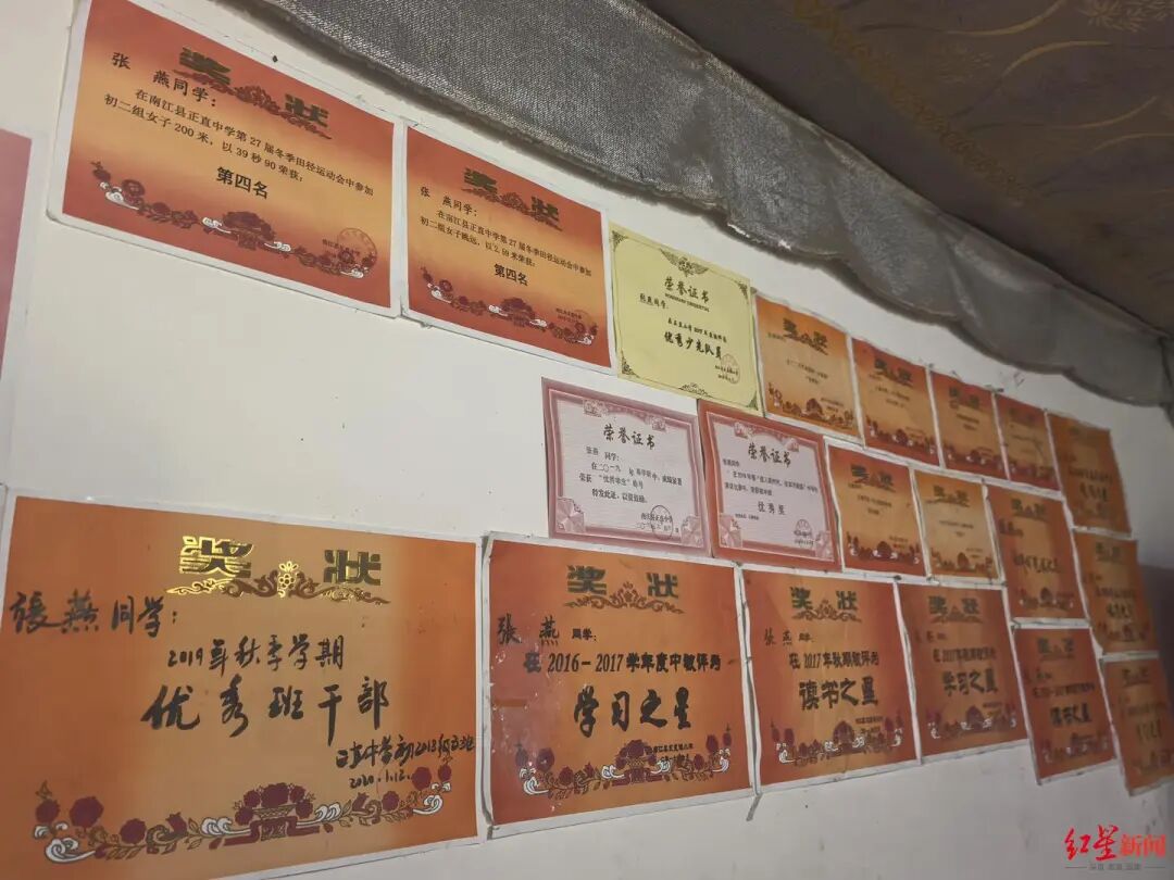 12年前带父乞讨，如今站上讲台