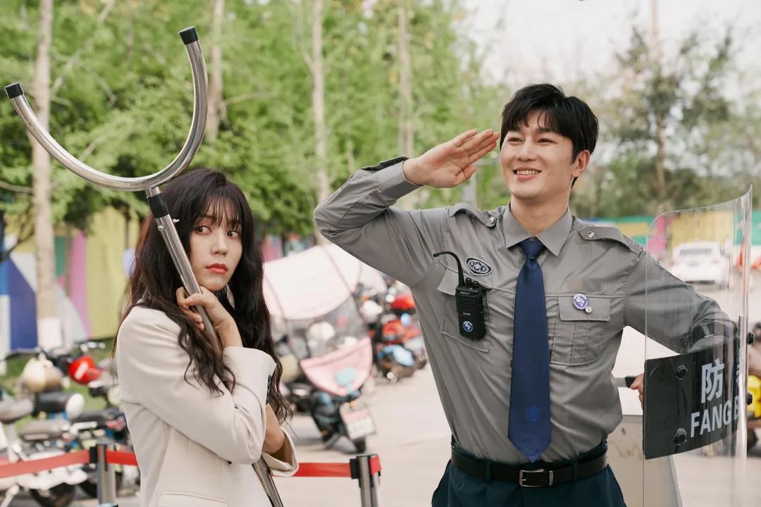 周星驰首部短剧《金猪玉叶》正式上线！1小时播放量破百万