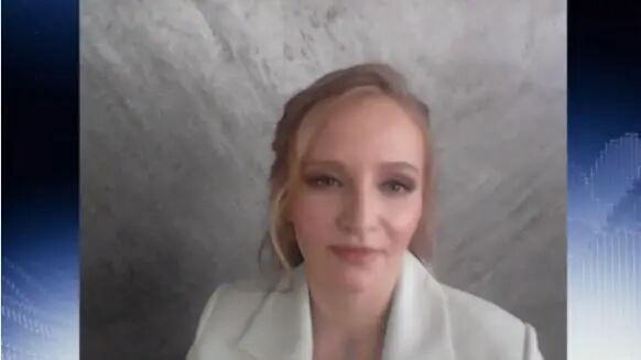 普京两个女儿，首次同时公开露面发言！