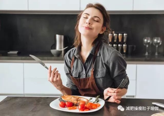 少食多餐能减肥吗 你必须遵守这几点 否则只会越来越胖 少食多餐减肥技能大集合 减肥操瘦肚子瑜伽 微信公众号文章阅读