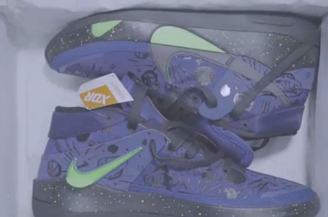 颜值的话鞋盒的纹路还是很有质感的鞋盒的设计kd13开箱测评虽说这双kd