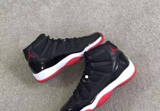 aj11黑紅復刻和aj11滿天星對比測評aj11滿天星多少錢入手合適