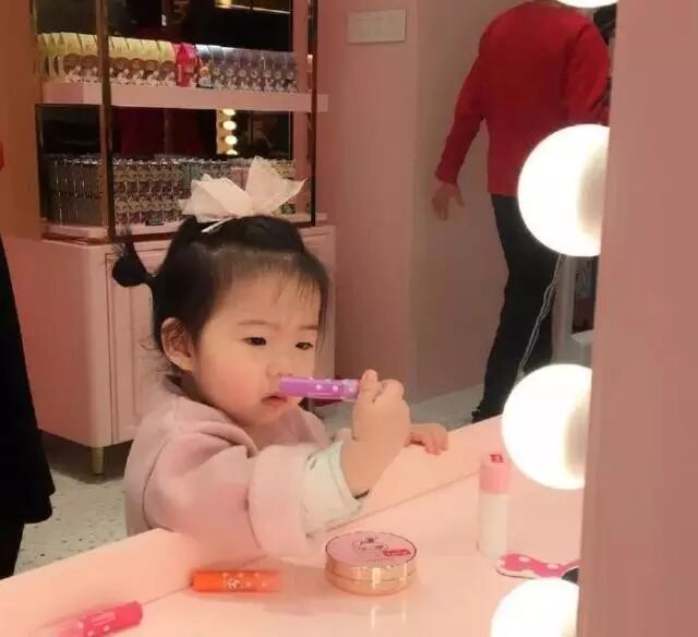 女儿才9岁，李湘就要求王诗龄带化妆品上学（组图） - 34