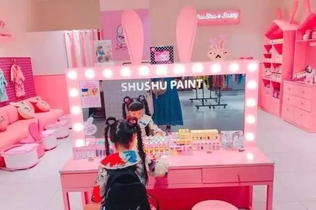 女儿才9岁，李湘就要求王诗龄带化妆品上学（组图） - 52