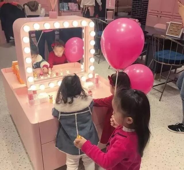 女儿才9岁，李湘就要求王诗龄带化妆品上学（组图） - 31