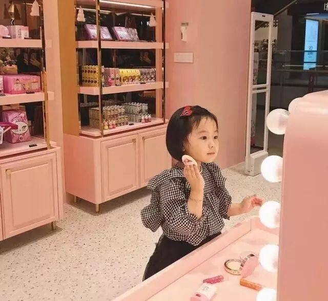 女儿才9岁，李湘就要求王诗龄带化妆品上学（组图） - 32