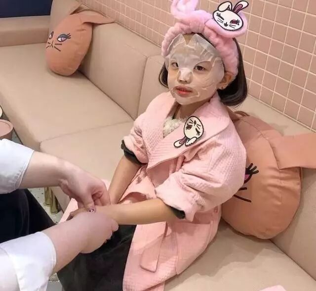 女儿才9岁，李湘就要求王诗龄带化妆品上学（组图） - 7