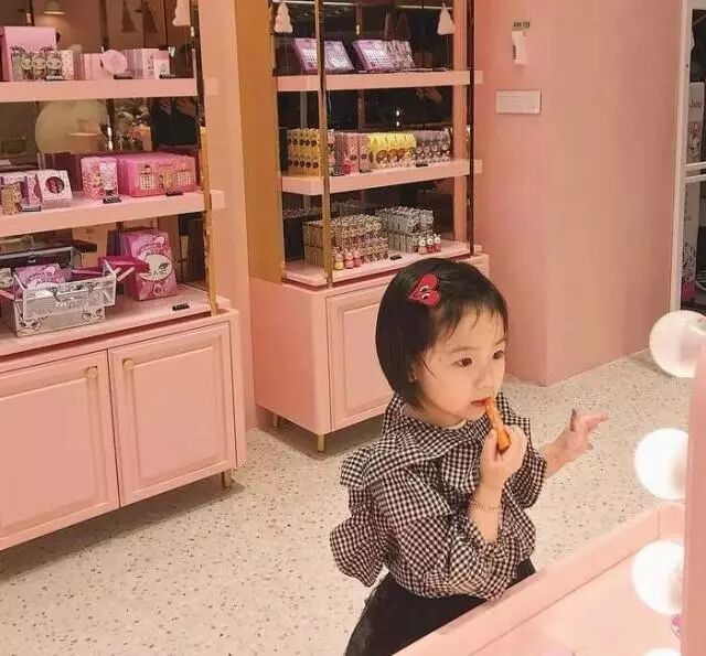 女儿才9岁，李湘就要求王诗龄带化妆品上学（组图） - 33