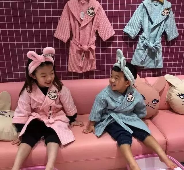 女儿才9岁，李湘就要求王诗龄带化妆品上学（组图） - 26