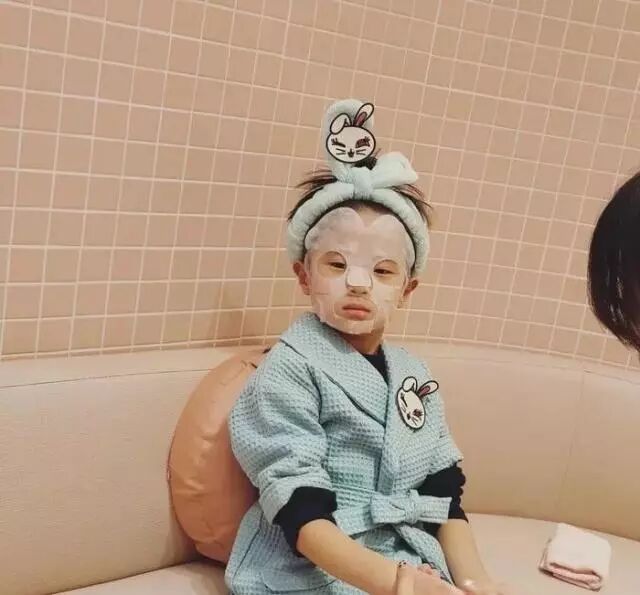 女儿才9岁，李湘就要求王诗龄带化妆品上学（组图） - 27