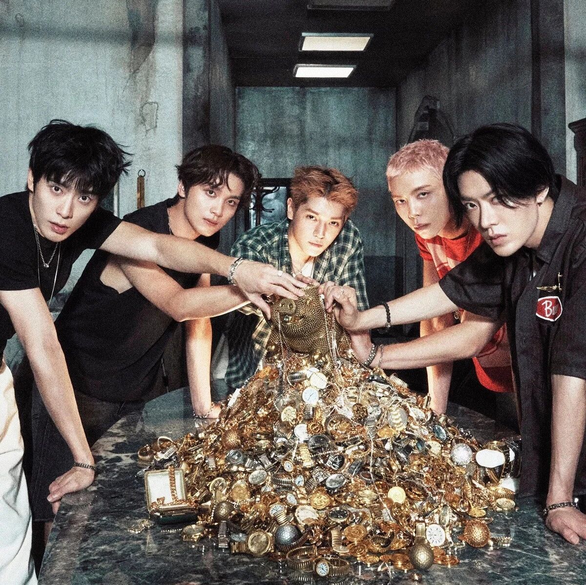 金秀贤活动照-伯贤630亿韩元损失?-历代最小分数差第二位-NCT127预告照-OH MY GIRL MIMI Solo逆应援