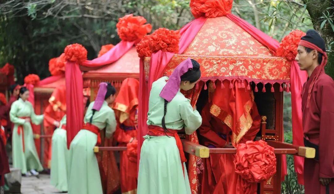 “露水夫妻难长久，花烛良缘百年好”——浅析短暂情缘与正式婚姻的现实差异