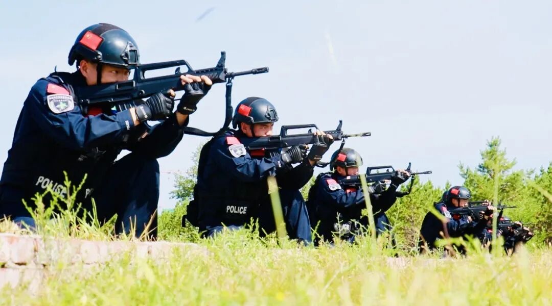 火力全开巴尔虎突击队组织所属民警开展实弹射击训练呼伦贝尔边境管理