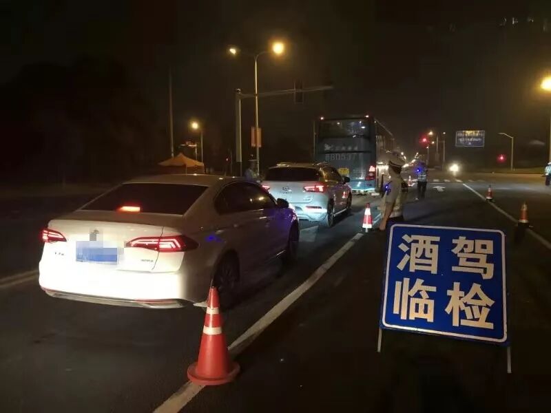 雷霆出击护民安 江阴警方开展社会面治安集中整治行动