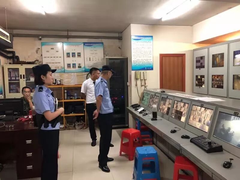 雷霆出击护民安 江阴警方开展社会面治安集中整治行动