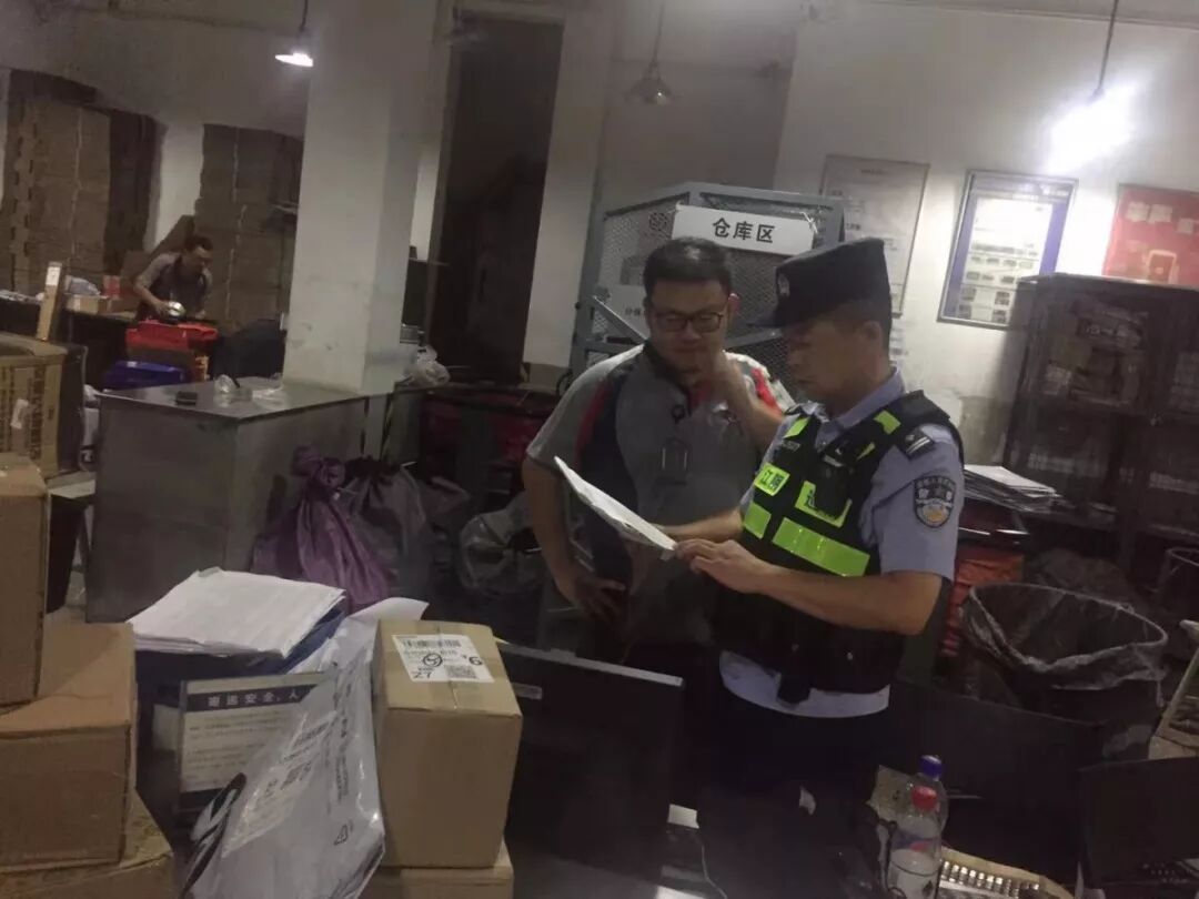 雷霆出击护民安 江阴警方开展社会面治安集中整治行动