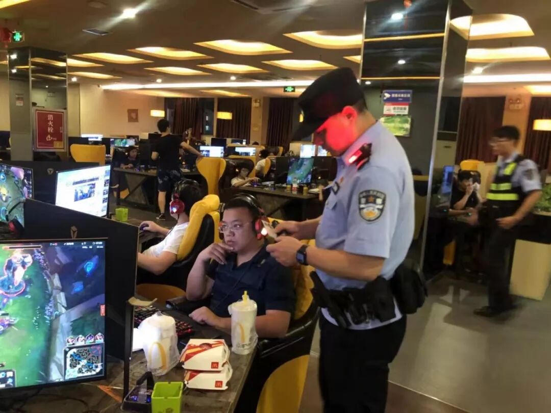 雷霆出击护民安 江阴警方开展社会面治安集中整治行动