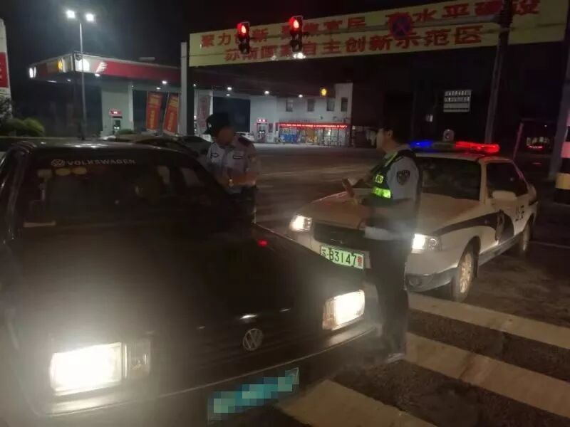 雷霆出击护民安 江阴警方开展社会面治安集中整治行动