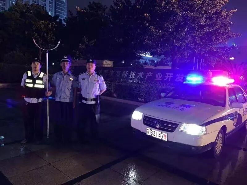 雷霆出击护民安 江阴警方开展社会面治安集中整治行动