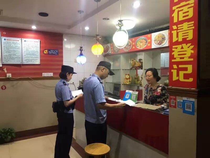 雷霆出击护民安 江阴警方开展社会面治安集中整治行动