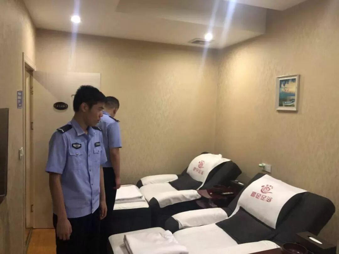 雷霆出击护民安 江阴警方开展社会面治安集中整治行动