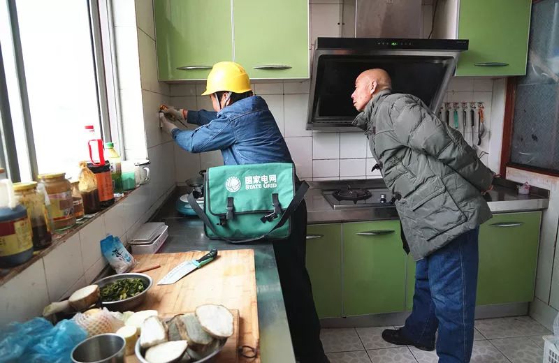 实博体育:电力测控装置 零下40℃户外工作 电网工人脸上如刀割