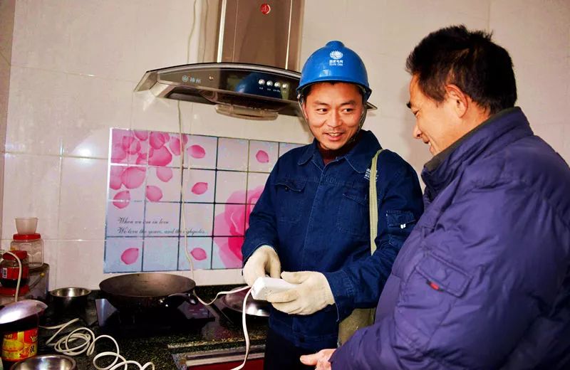 实博体育:电力测控装置 零下40℃户外工作 电网工人脸上如刀割
