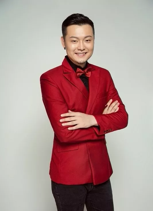 小川宣传照1_副本.jpg