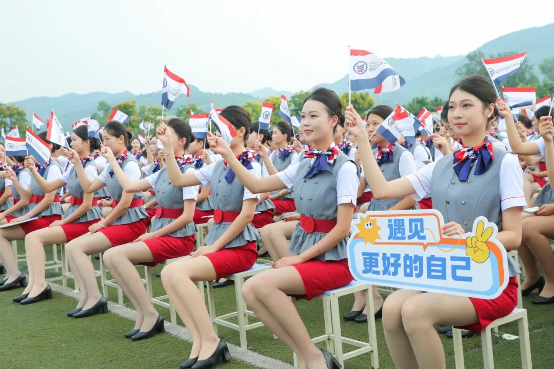 航空旅游职业技术学院学费_航空旅游专修学校_2023年航空旅游职业学校录取分数线