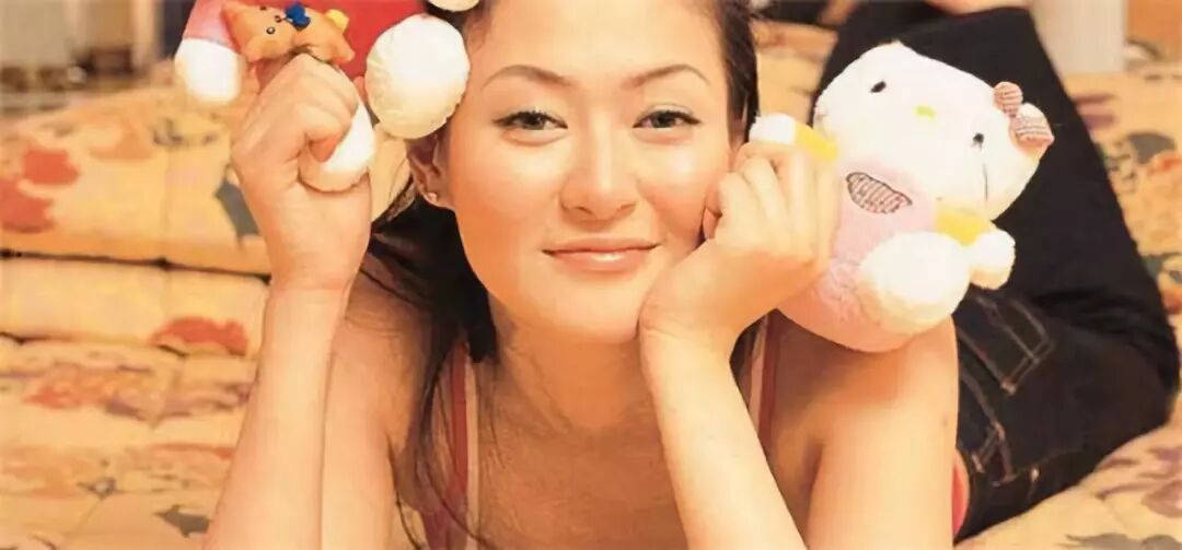 香港三级女神17岁被母逼拍风月片，九女“共侍一夫”，惨遭风流干爹抛弃...（组图） - 4