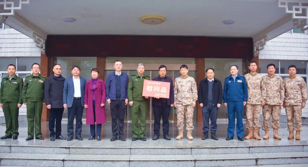 新春走基层罗鹏率队到北海市军分区开展走访慰问活动