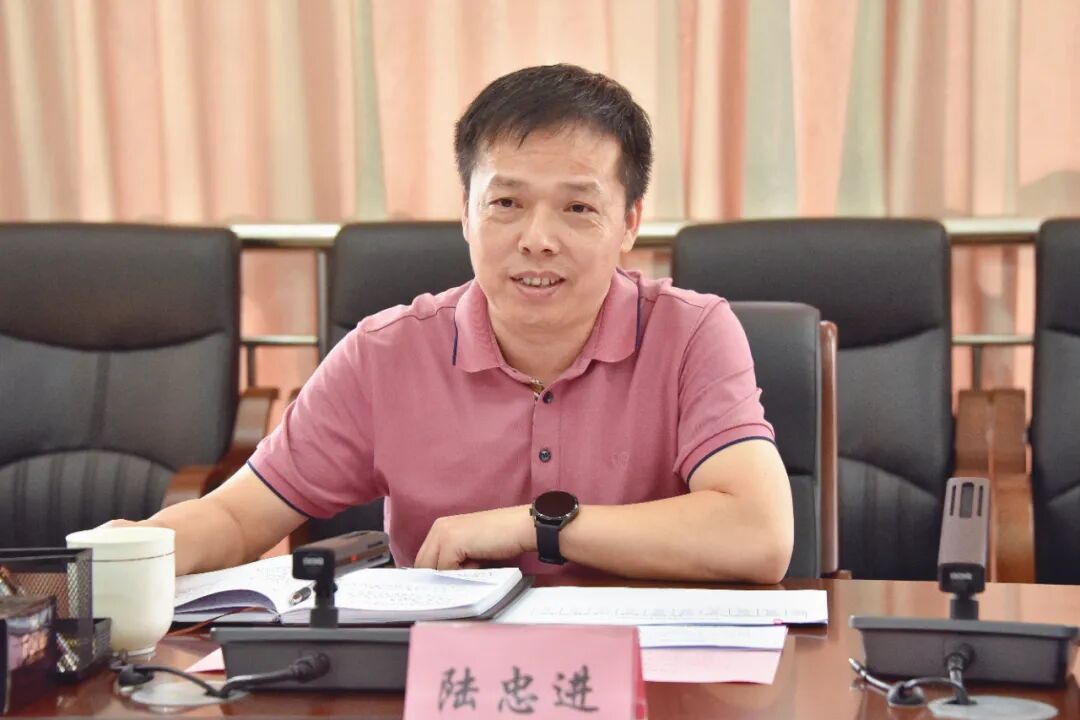 当前位置:>首页>新闻中心>银海区政务要闻>陆忠进对