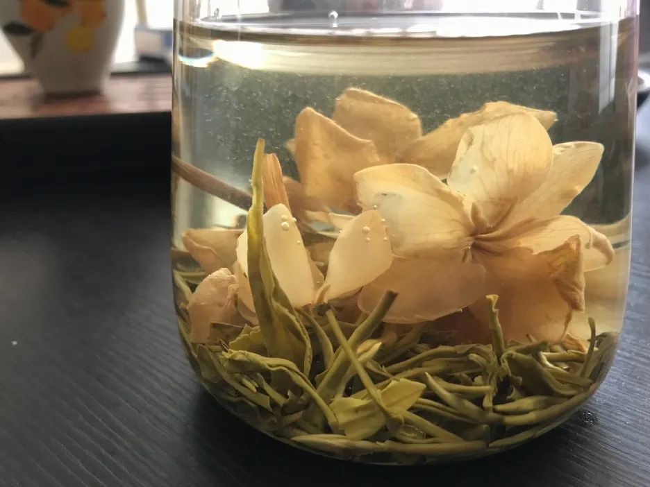 香飘飘的花，吃一口满嘴花香，再不吃就没了