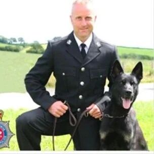 警犬第一天上班就立功，帮忙找到失踪母子，警官对它赞不绝口