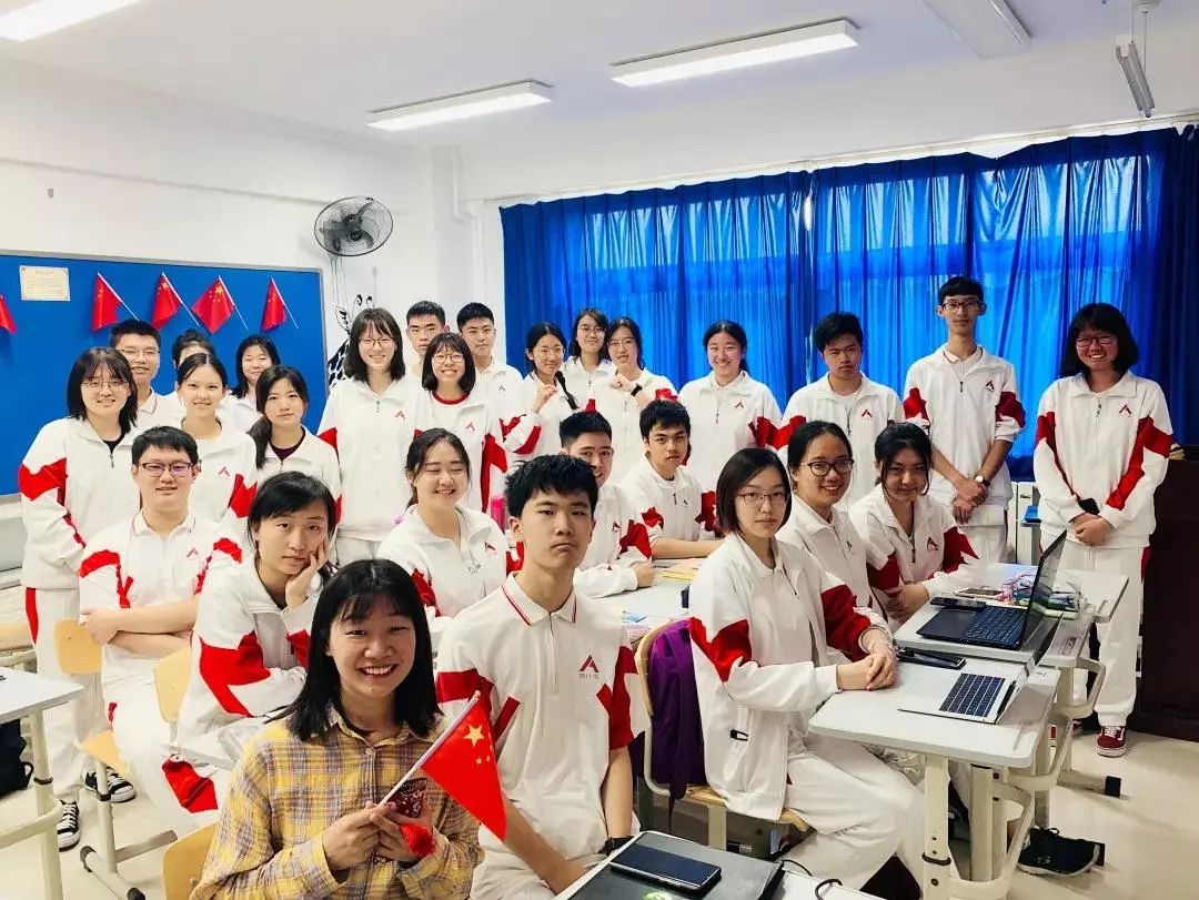 “校服随手拍”来到海淀区！这12所北京中小学的校服，你最喜欢哪一款？