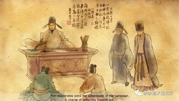 地端坐在上边,下边判官拿着生死薄,小鬼拿着引魂幡,三班衙役站在两旁