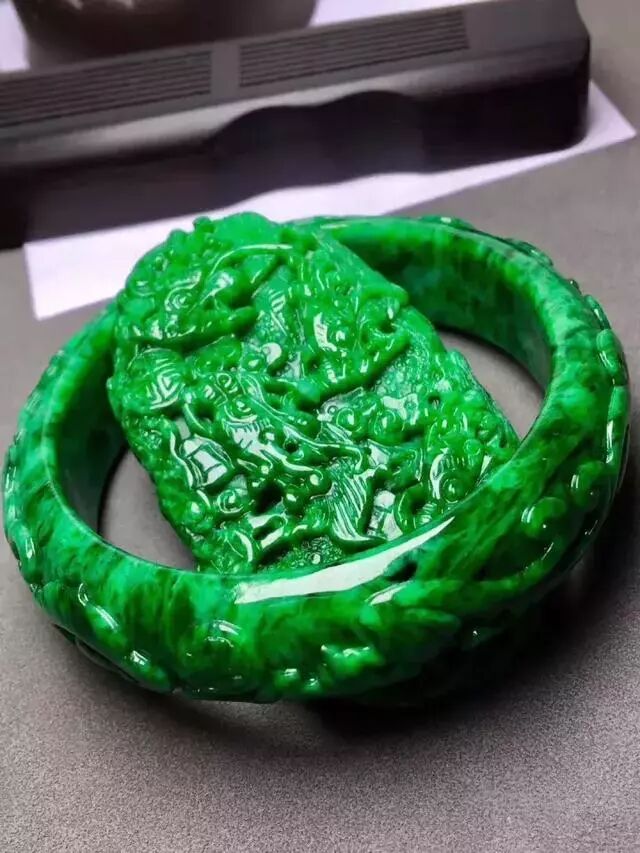 翡翠戴久了会“跑色”？可不是只有染色注胶翡翠才掉色