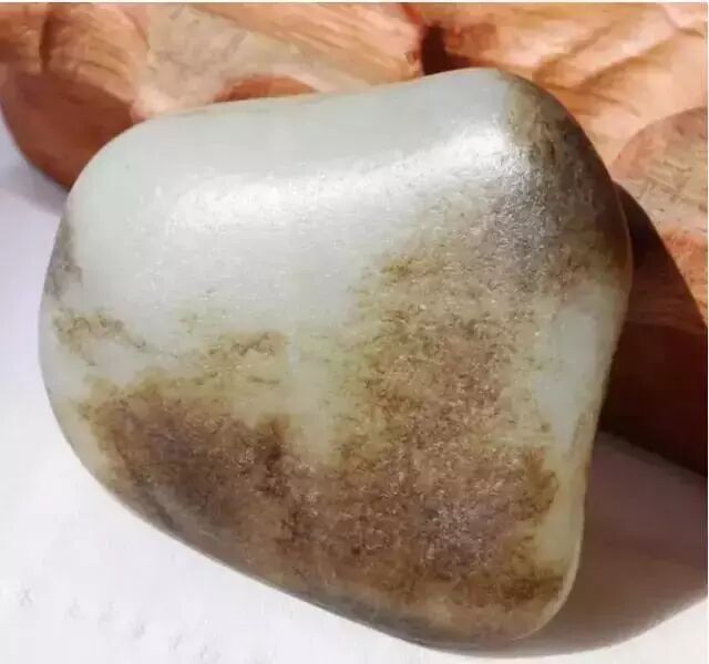 和田玉籽料鉴别的八个方面