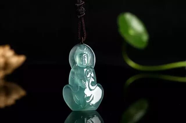 揭秘 | 翡翠观音为什么闭眼、不穿鞋？