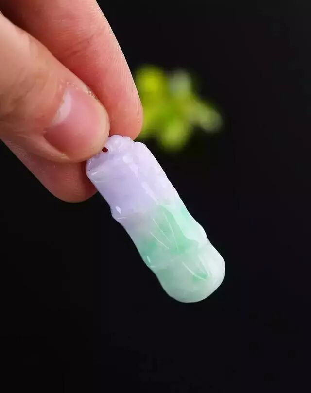 为什么有的时候，人眼对翡翠颜色的感觉会不同？