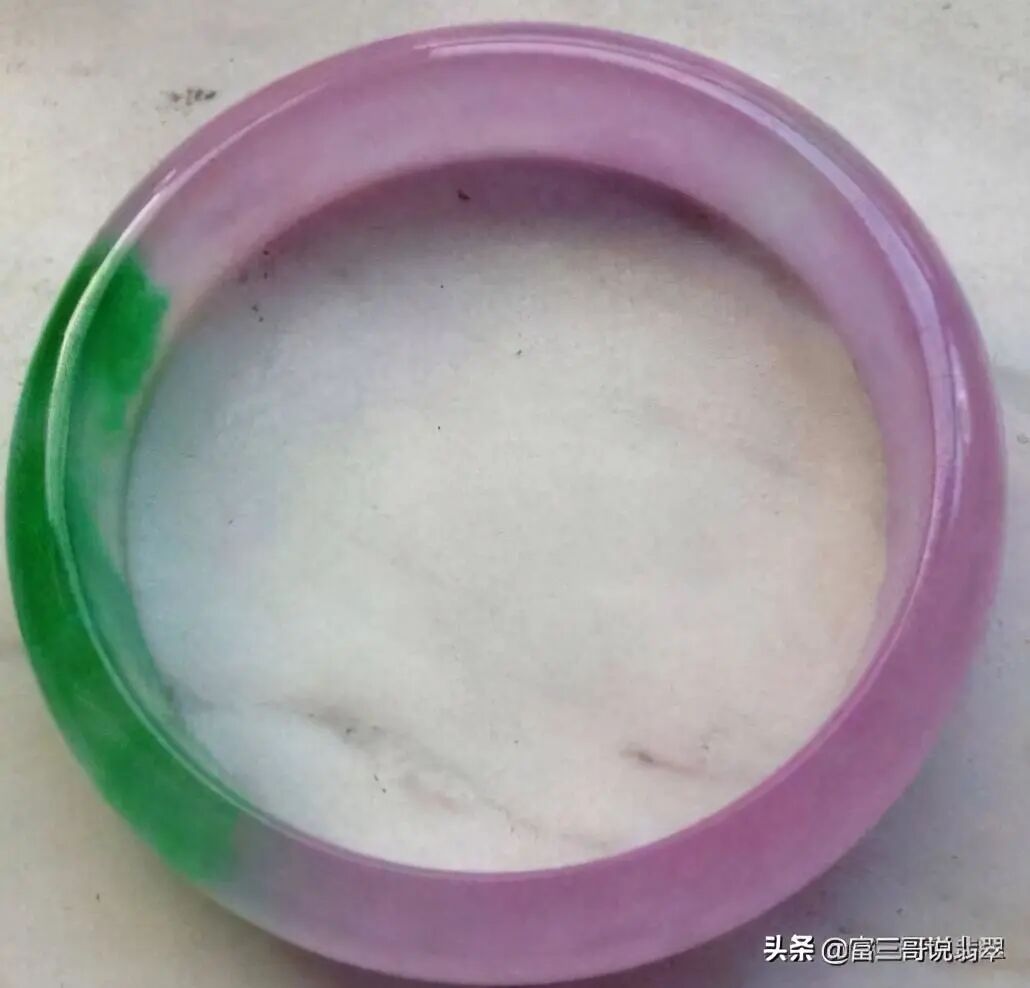 从造假方面看春带彩手镯的鉴别，别以为买的便宜就是占到便宜