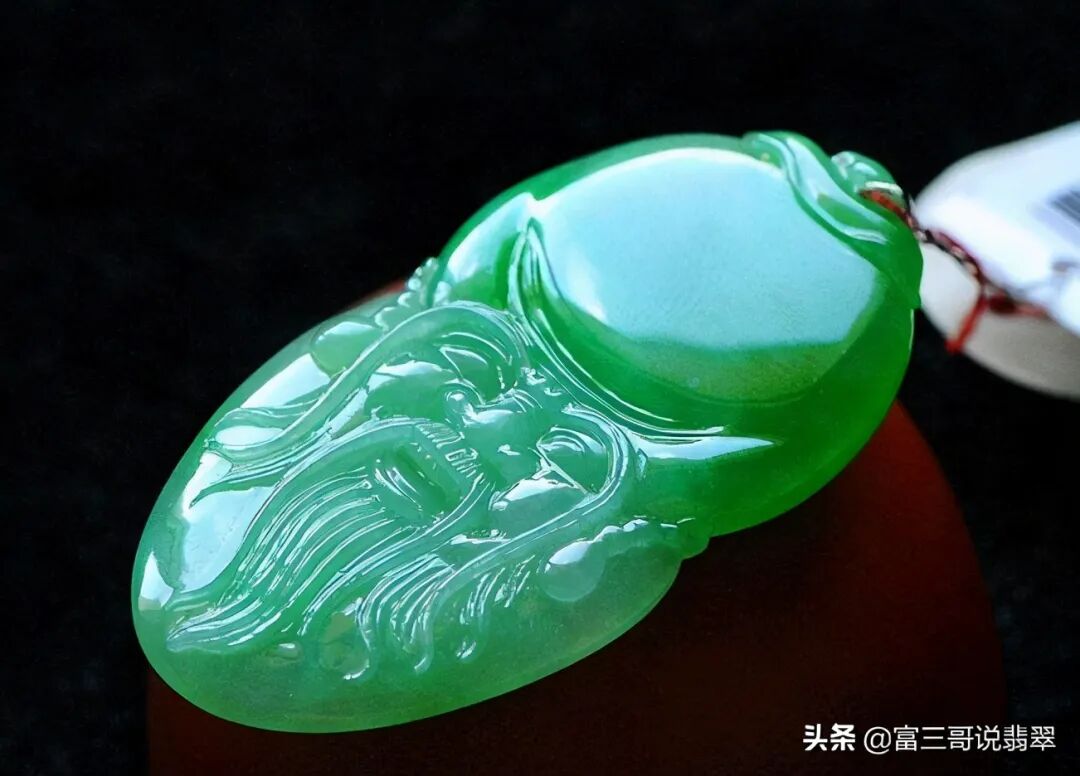 “百善孝为先”！到底有哪些翡翠适合老人佩戴？行家告诉你