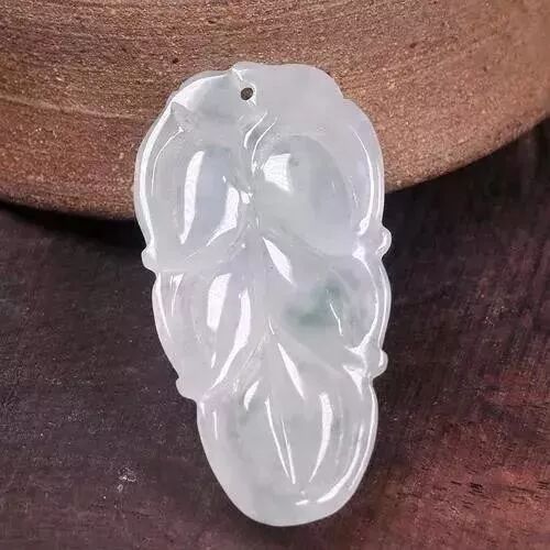 飘花翡翠为什么受人青睐？冰油青飘花翡翠手镯属于什么档次？